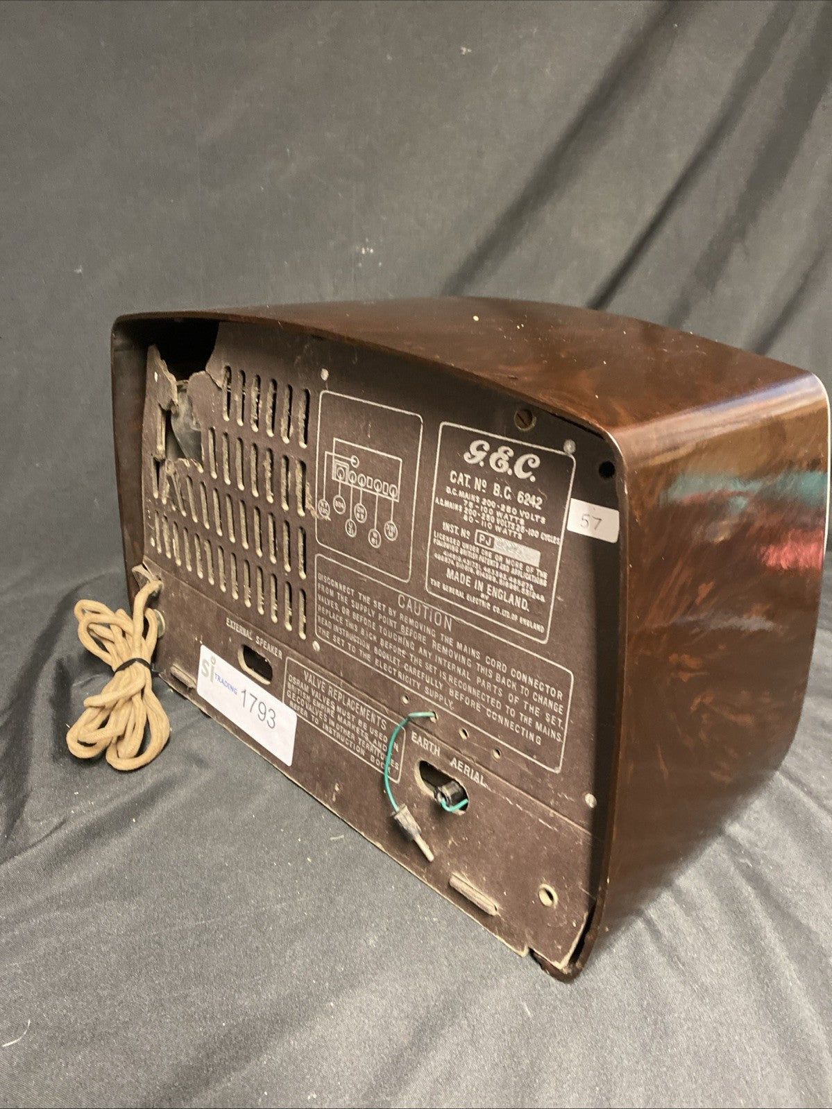 Vintage G.E.C Cat No. B.C. 6242 Radio General Electric Co. in original condition - (1793)