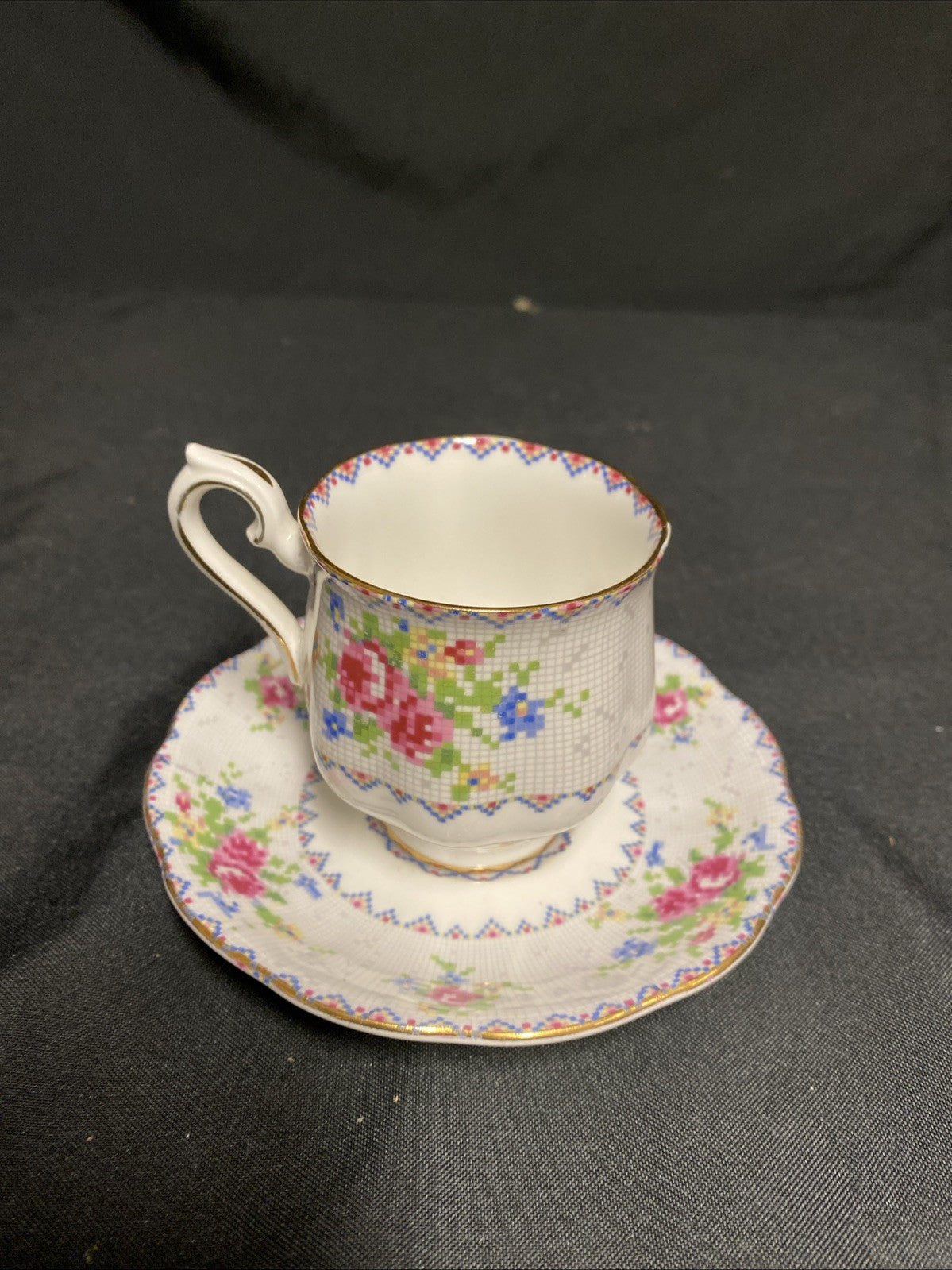 Royal Albert Bone China Petit Point RD778676 Tea Cup & Saucer - (1760)