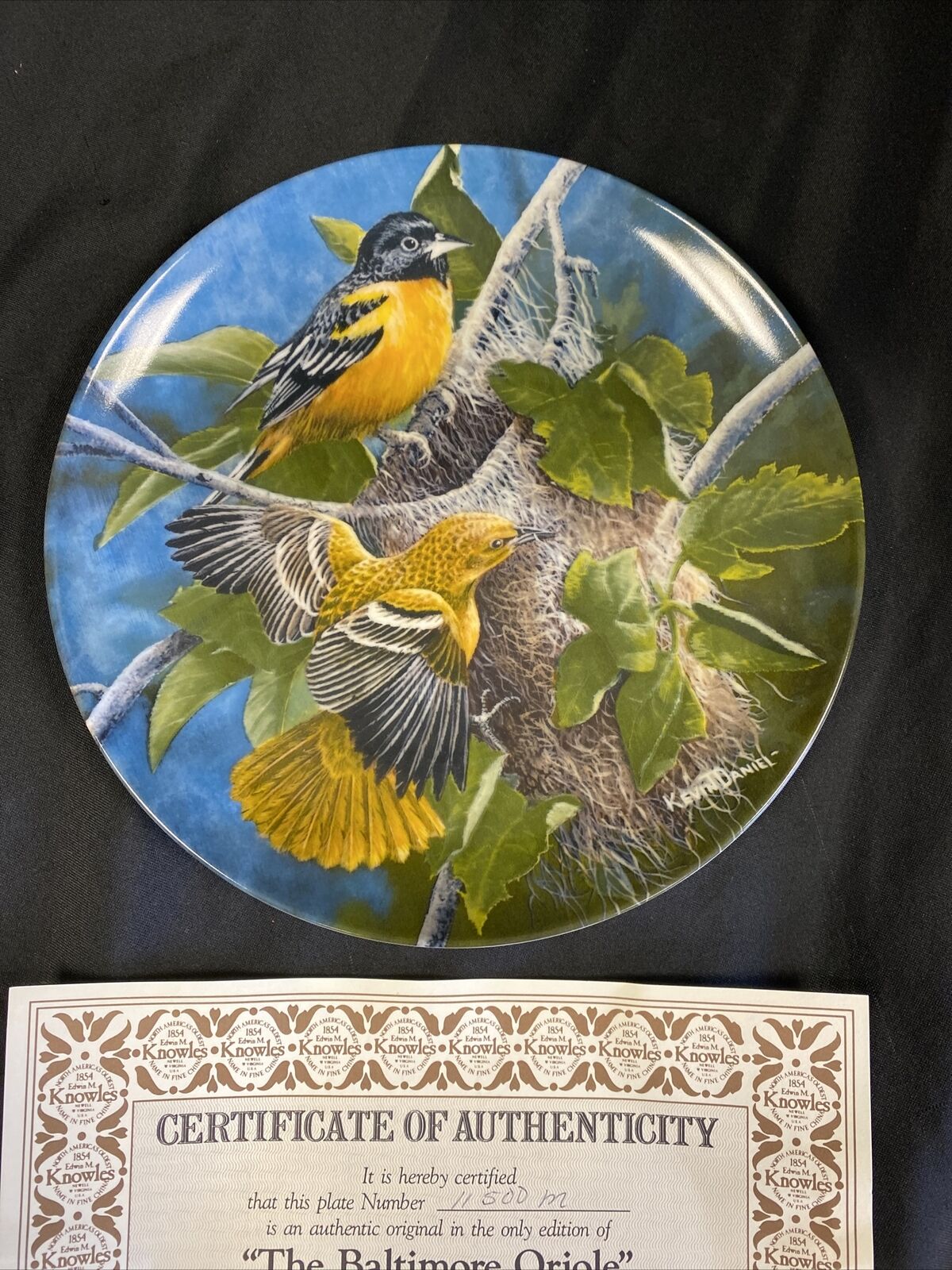 Knowles 1985 Birds in Your Garden Plates x 2 - Baltimore Oriole & The Robin(7834