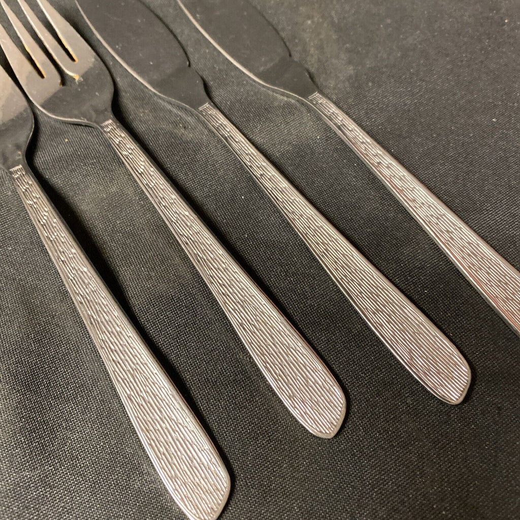 4 Pieces ONEIDA "TEXTURA" Pattern 2 x Dessert Forks &  2 x Cake Knives - (5365)