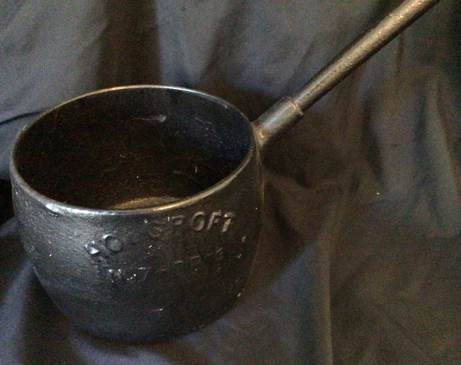 HOLCROFT No7 8 Pints Gypsy Very heavy cast iron pan - (8604)