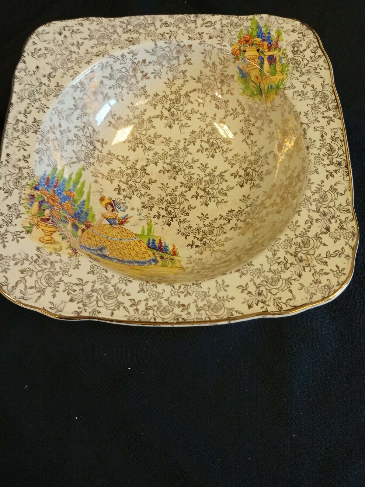 Empire Shelton Ivory large square bowl Gold Gilt & yellow Lady 23cm - (7898)
