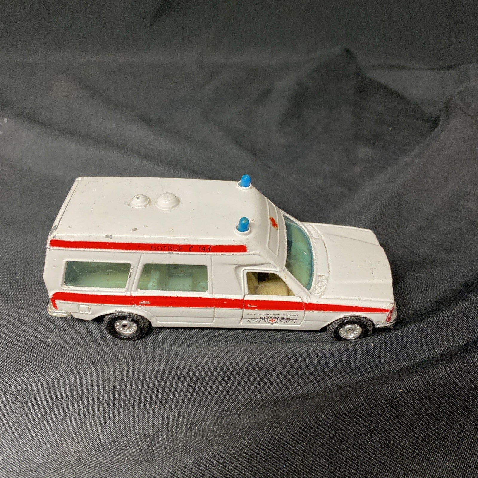 Husky Ambulance & Corgi Bonna 2500 Zurich Ambulance 80's - (1414)