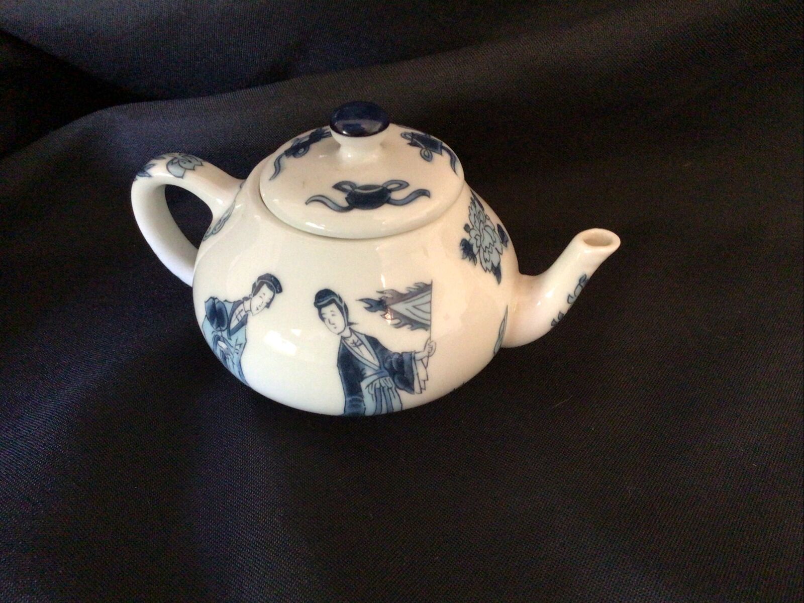 Teapot Collectors Small Ceramic Vintage 6cm Kangxi V&A Museum - (8631)