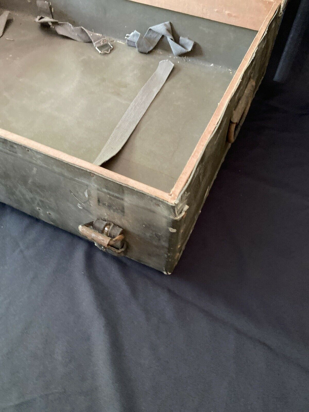 Military Suitcase Luggage Green Metal Parts Wood Frame Display Prop Unica 6516