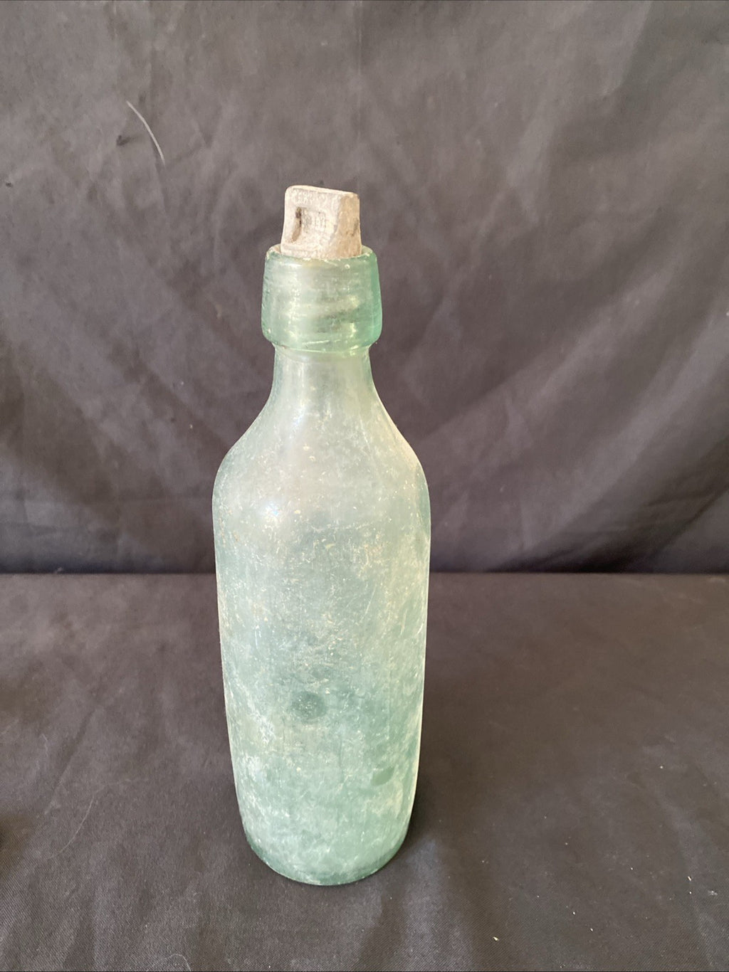 Antique Glass Bottle TH WAITES LONDON & RILEYS NEWPORT PAGNELL Stopper - (1023)