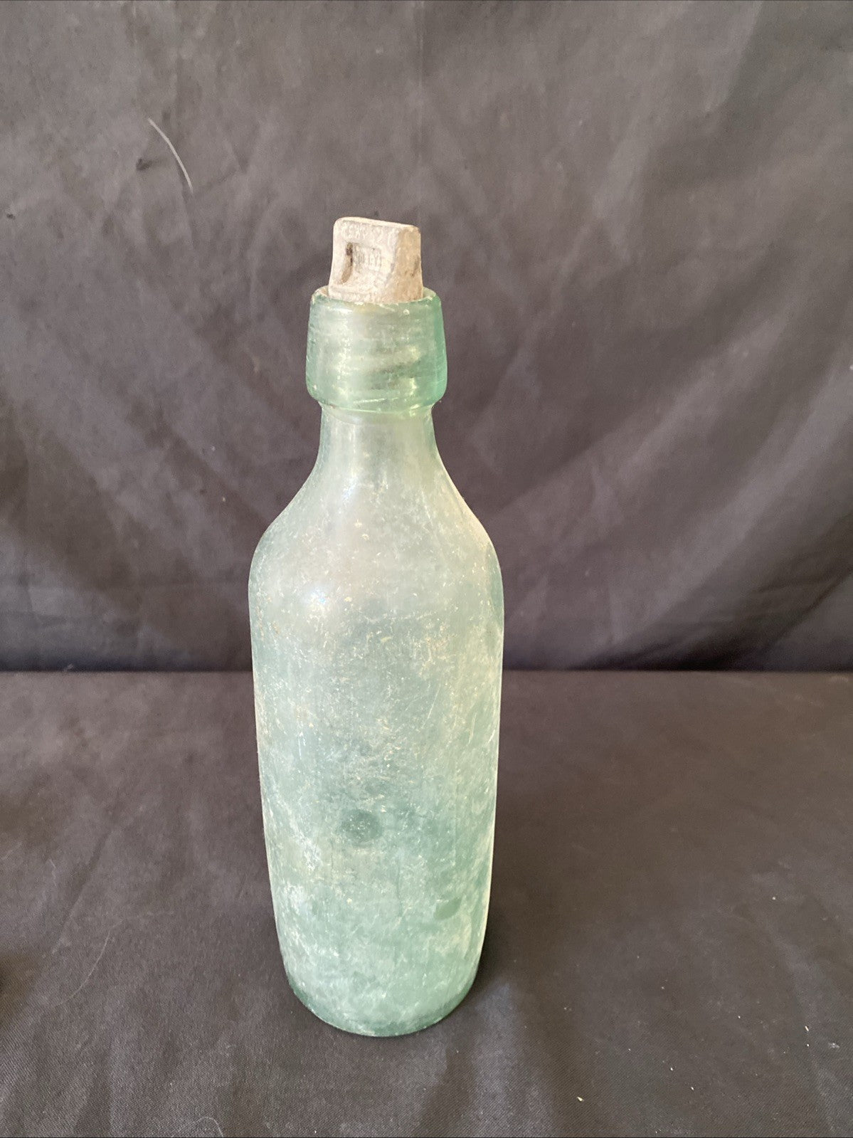 Antique Glass Bottle TH WAITES LONDON & RILEYS NEWPORT PAGNELL Stopper - (1023)