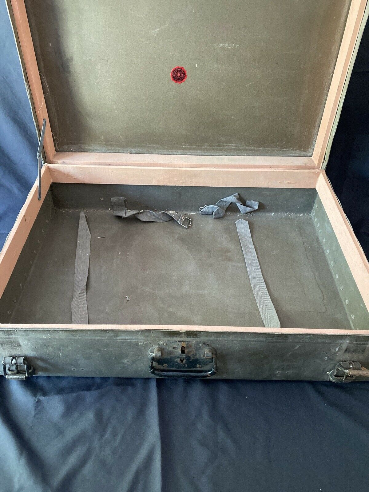 Military Suitcase Luggage Green Metal Parts Wood Frame Display Prop Unica 6516