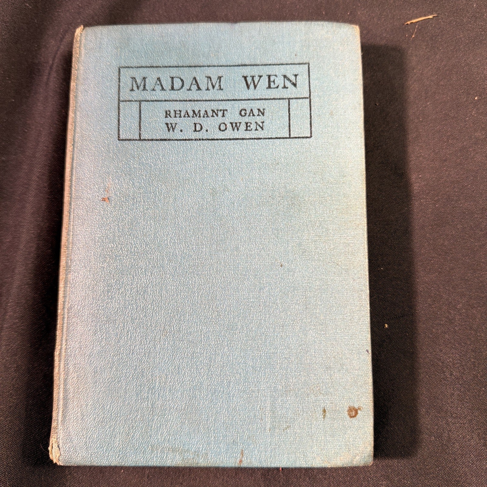 Madam Wen Rhamant Gan W.D.Owen - Welsh Language book - (1865)