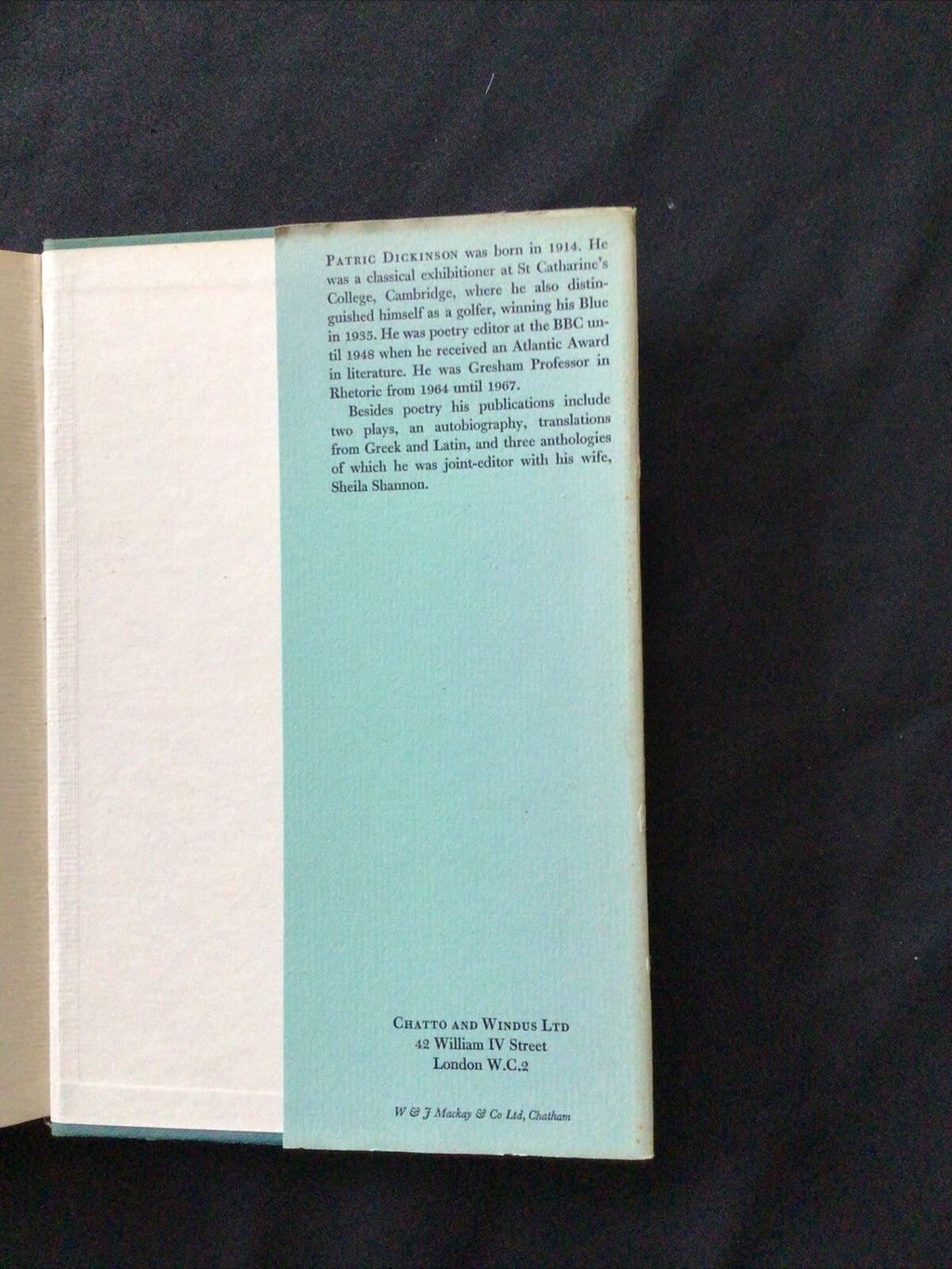 BOOK - SELECTED POEMS by PATRIC DICKINSON - 1968 - (8700)