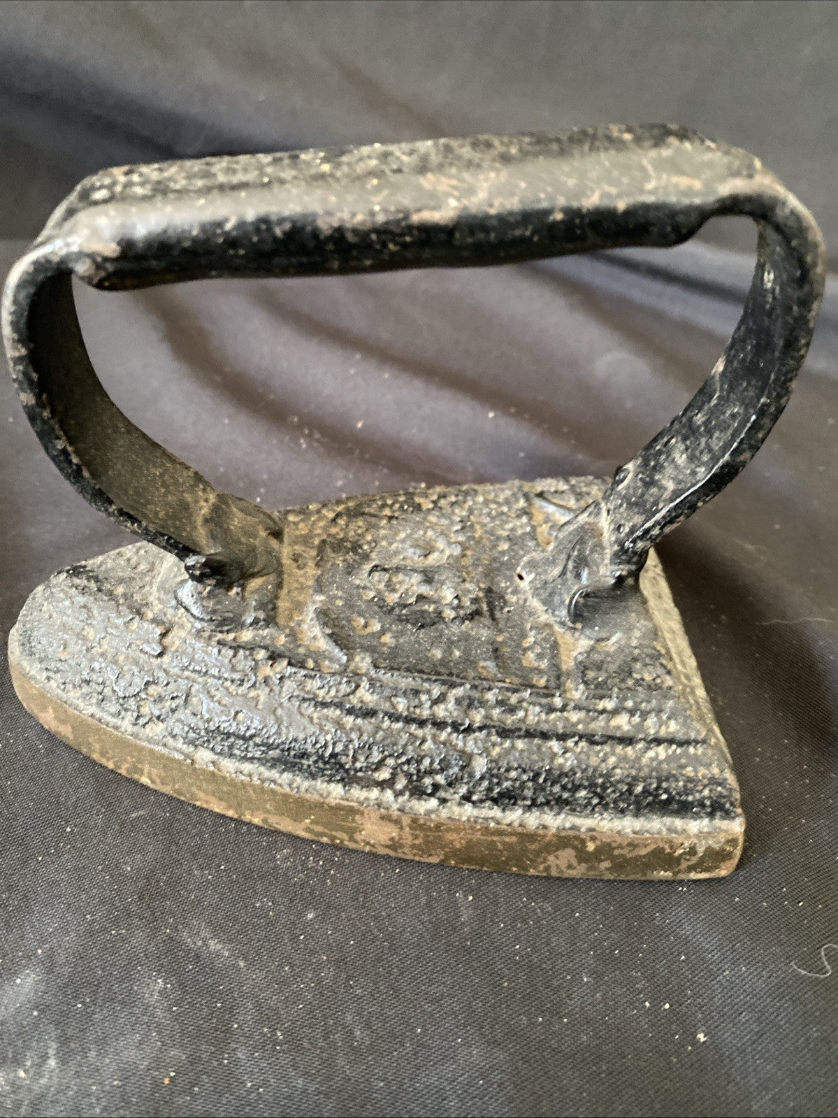 Antique Cast Iron Flat Clothes Iron No 4  Brass Base Doorstop Kitchenalia - (1205)