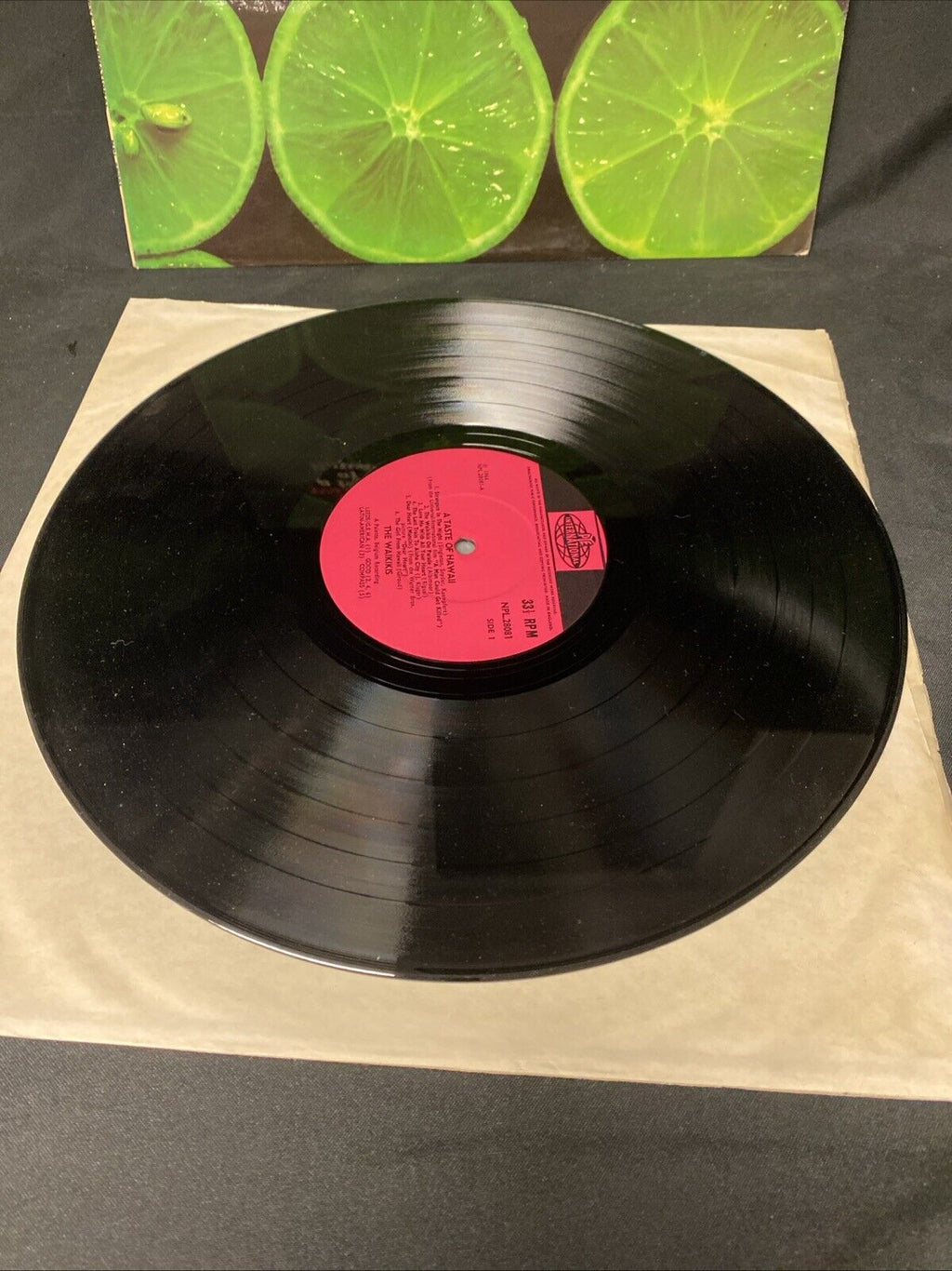 VINYL RECORD - The Waikikis - A Taste of Hawaii - LP 1966 - (5698)