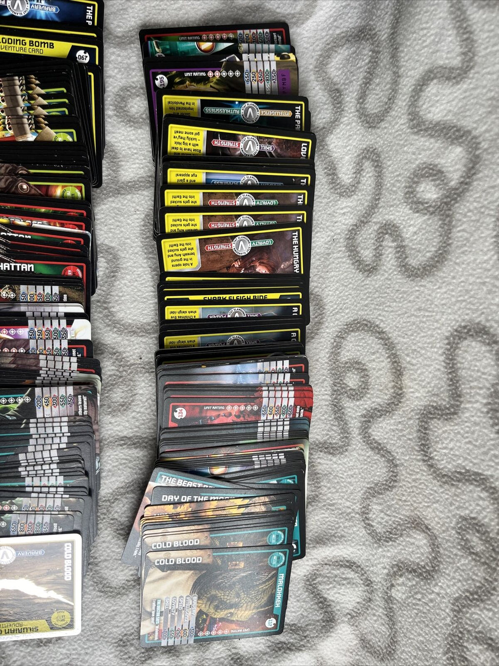 Doctor Who MONSTER INVASION - Dr Who 300+ Single Cards + tin