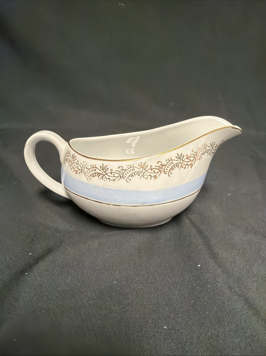 Alfred Meakin Blue Roses Gravy Boat "Seconds" Ex. Condition RARE (1804)