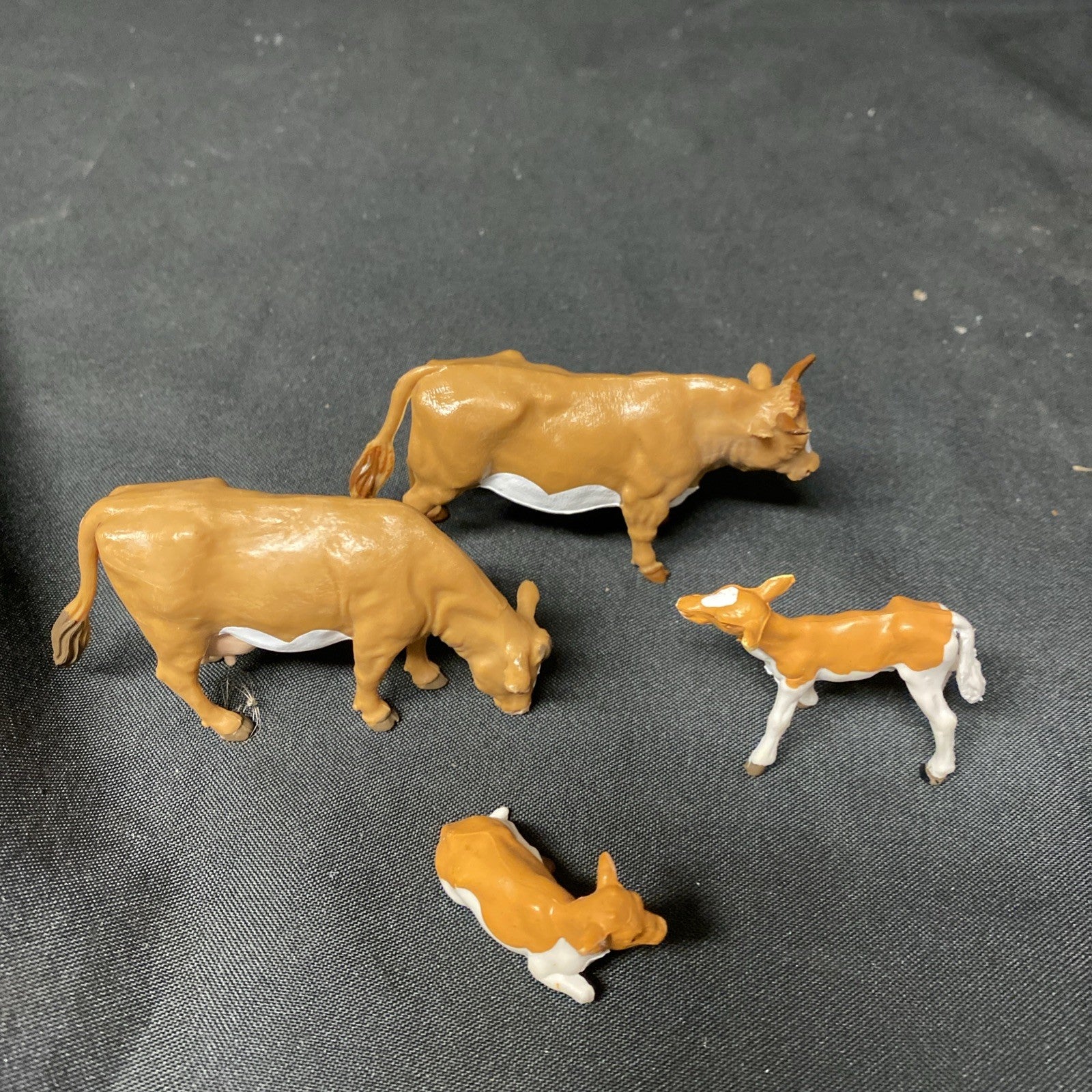 Britains Farm 1984 Cow, Bull and 2 Calves - (1662)