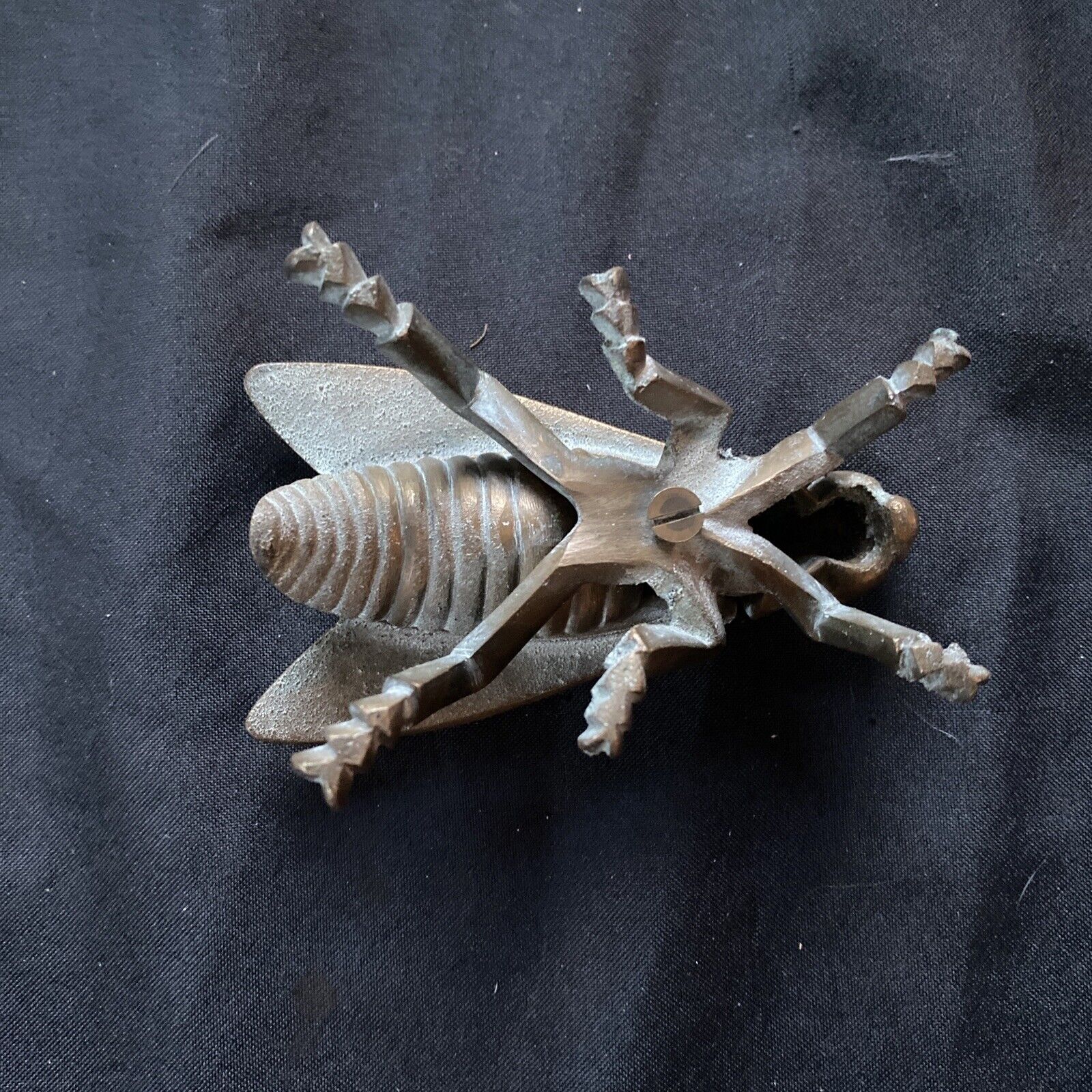 Antique Bronze Bee Lift Up Wings ashtray, trinket pot, paperweight 11cm - (9605)