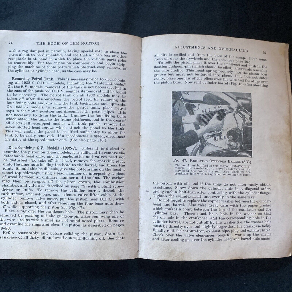 Pitmans Motor Cycle Library The Book of the NORTON WC Haycraft 1953 -(9597)