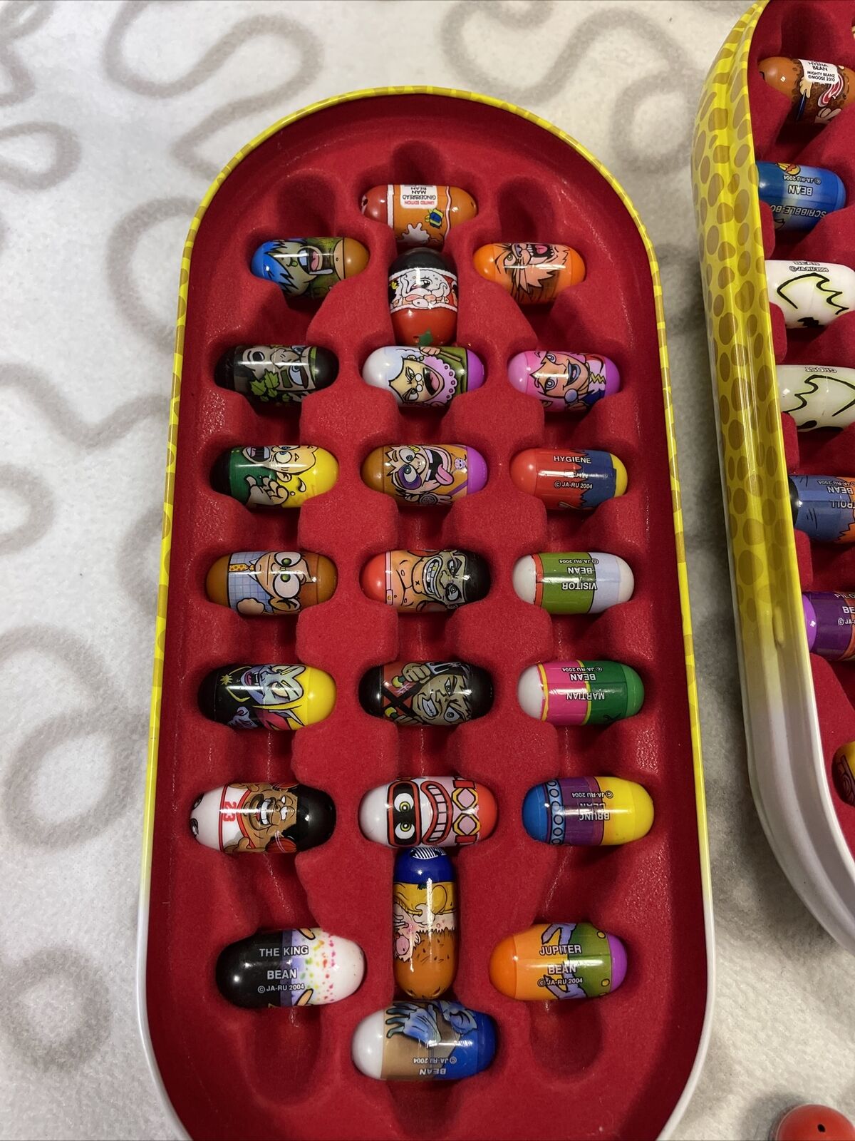 Cheetah Bean Collector Tin 51  Assorted Mighty Beanz