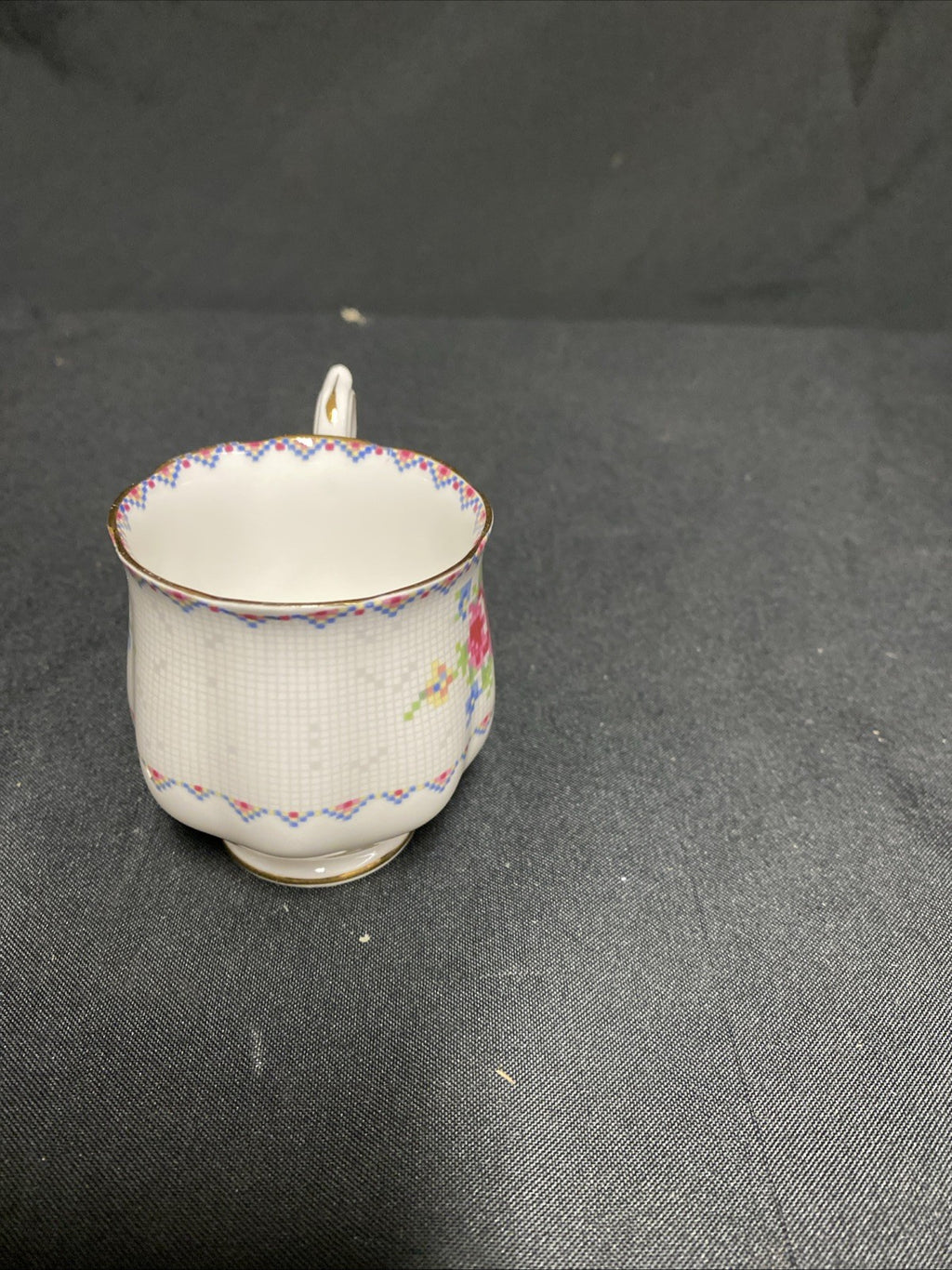 Royal Albert Bone China Petit Point RD778676 Tea Cup - (1763)