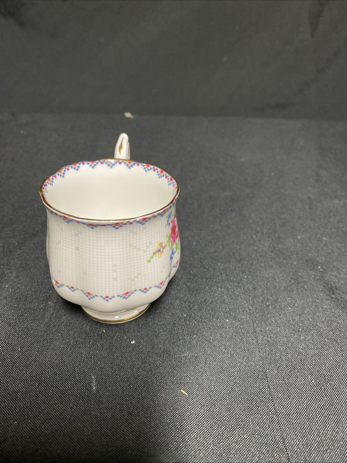 Royal Albert Bone China Petit Point RD778676 Tea Cup - (1763)