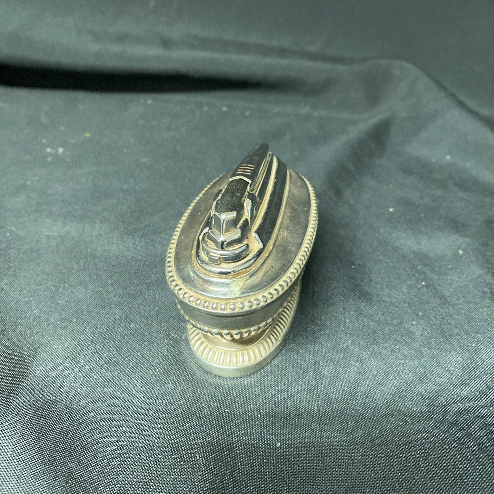 Ronson Vintage silver plated table top lighter - (1704)