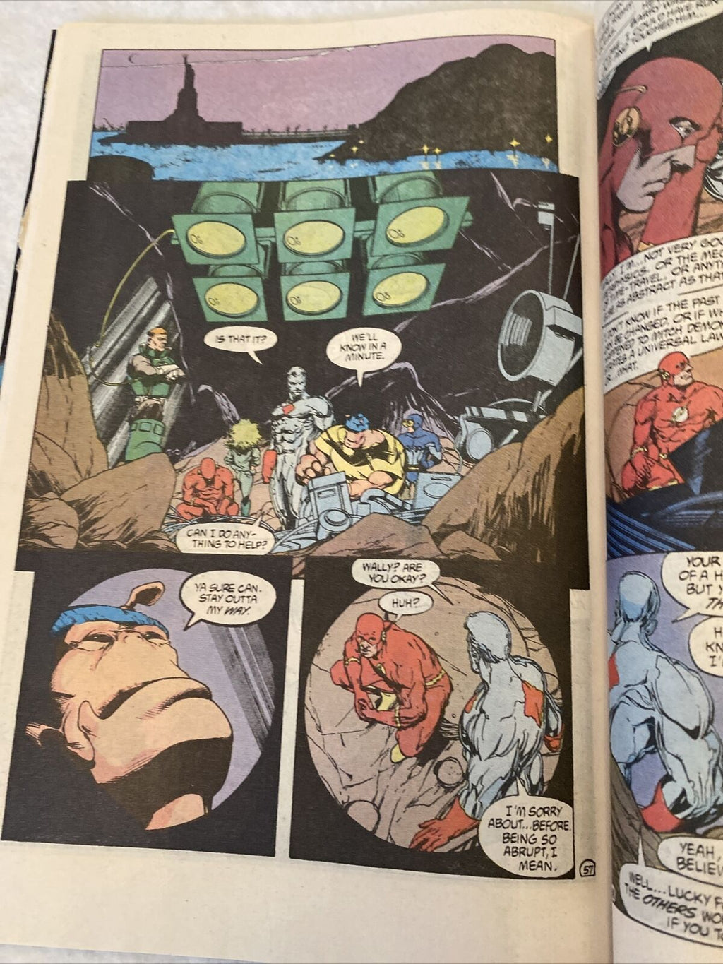 COMIC - DC Comics  JUSTICE LEAGUE QUARTERLY Summer 1991 - New York (8804)