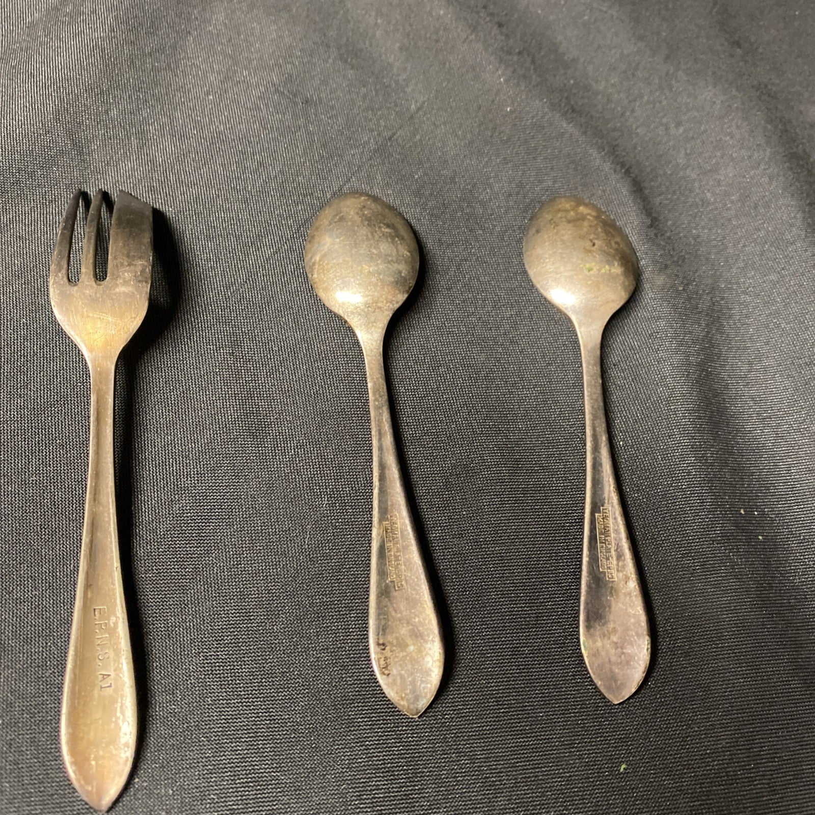 1930's Yeoman Plate EPNS 2 x spoons & 1 x Cake Fork - (1701)