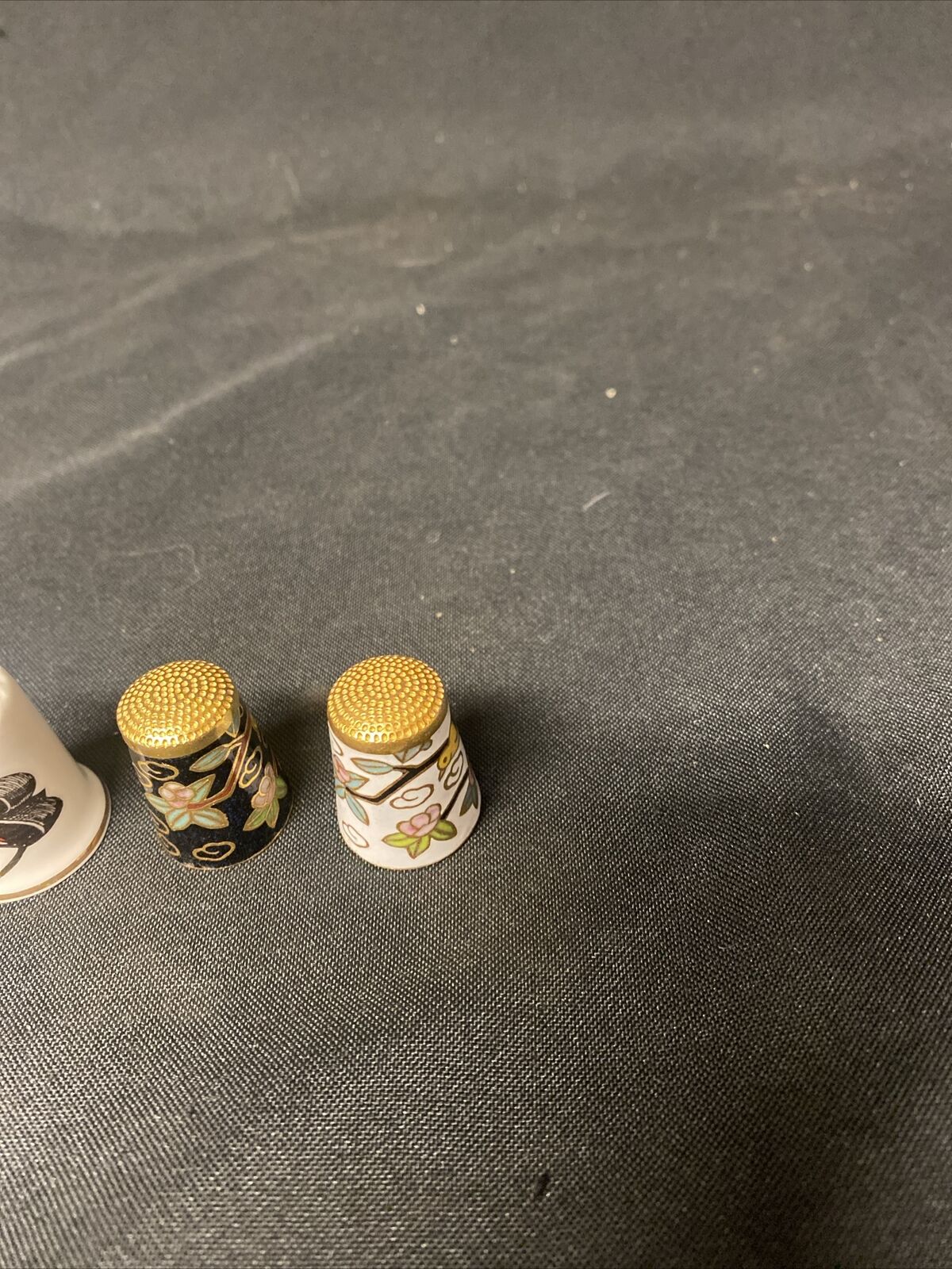 Collectable Vintage 2x Cloisonne Thimbles and 1x porcelain Salvation Army (5155