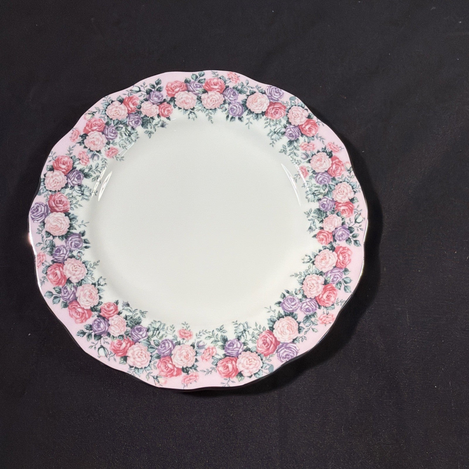 Royal Albert Rose Garland 2001 - 21cm Plate Mint as New cond  -(2069)