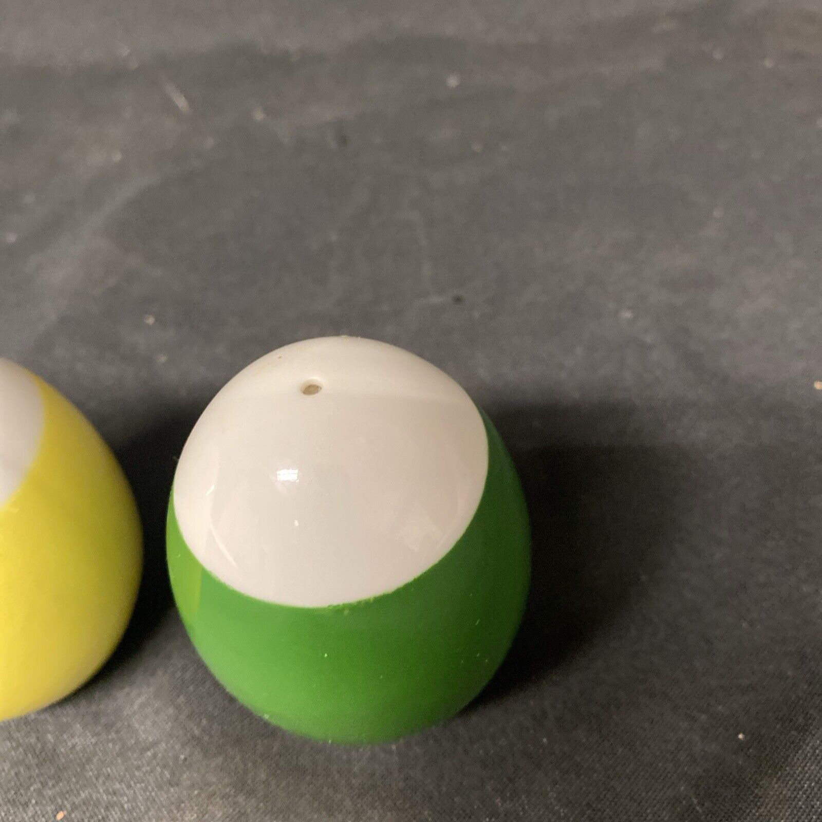 Vintage Egg Shaped Salt & Pepper pots collectable original - (5386)