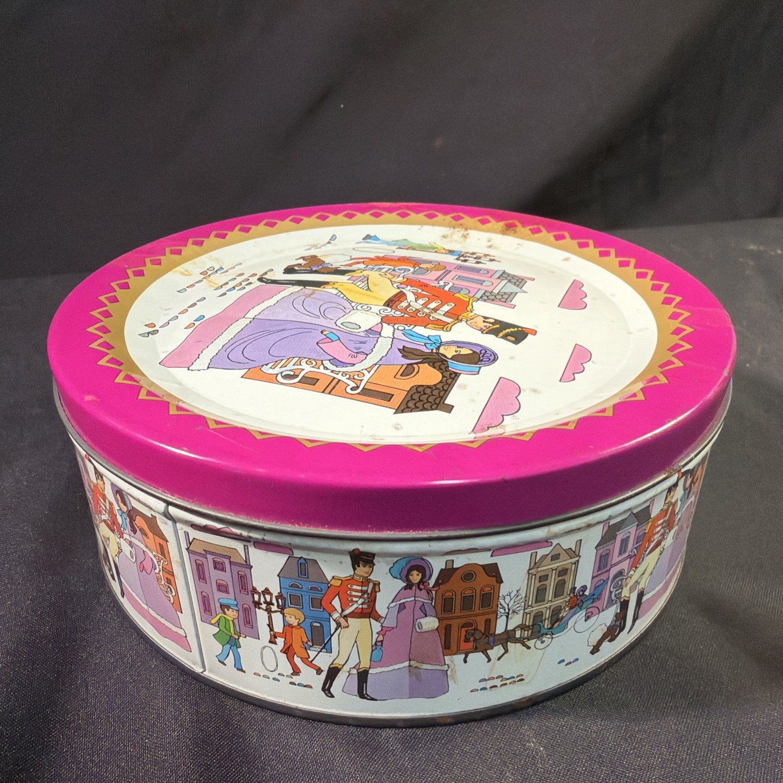 Vintage 1970's Rowntree Macintosh Quality Street Tin Soldier Lady - (2067)