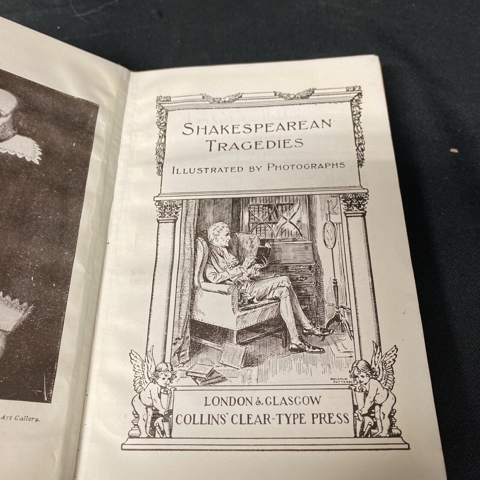 BOOK - Shakespearean Tragedies - Collins Leather Bound With Photographs - (5257)