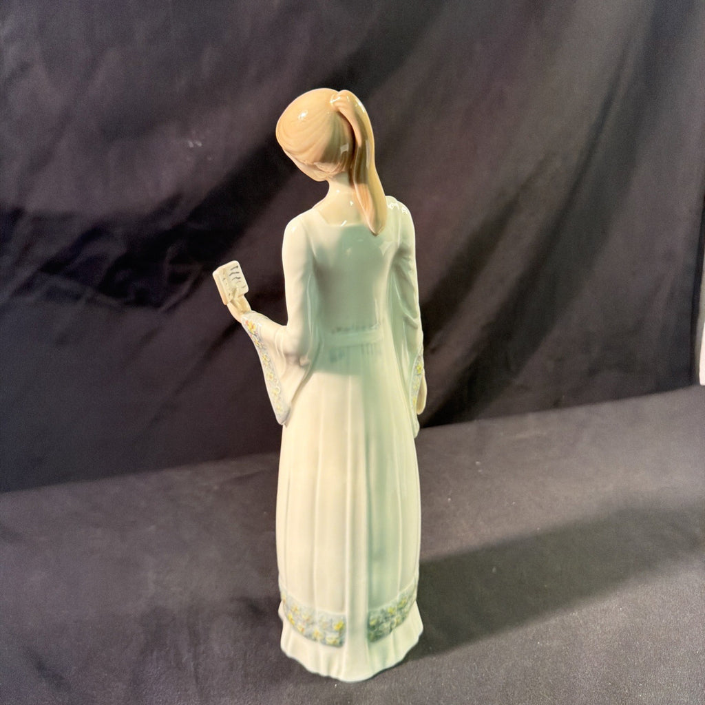Royal Doulton Reflections "Secret Moment" #3106  30cm Tall Ex. Cond. - (2077) 