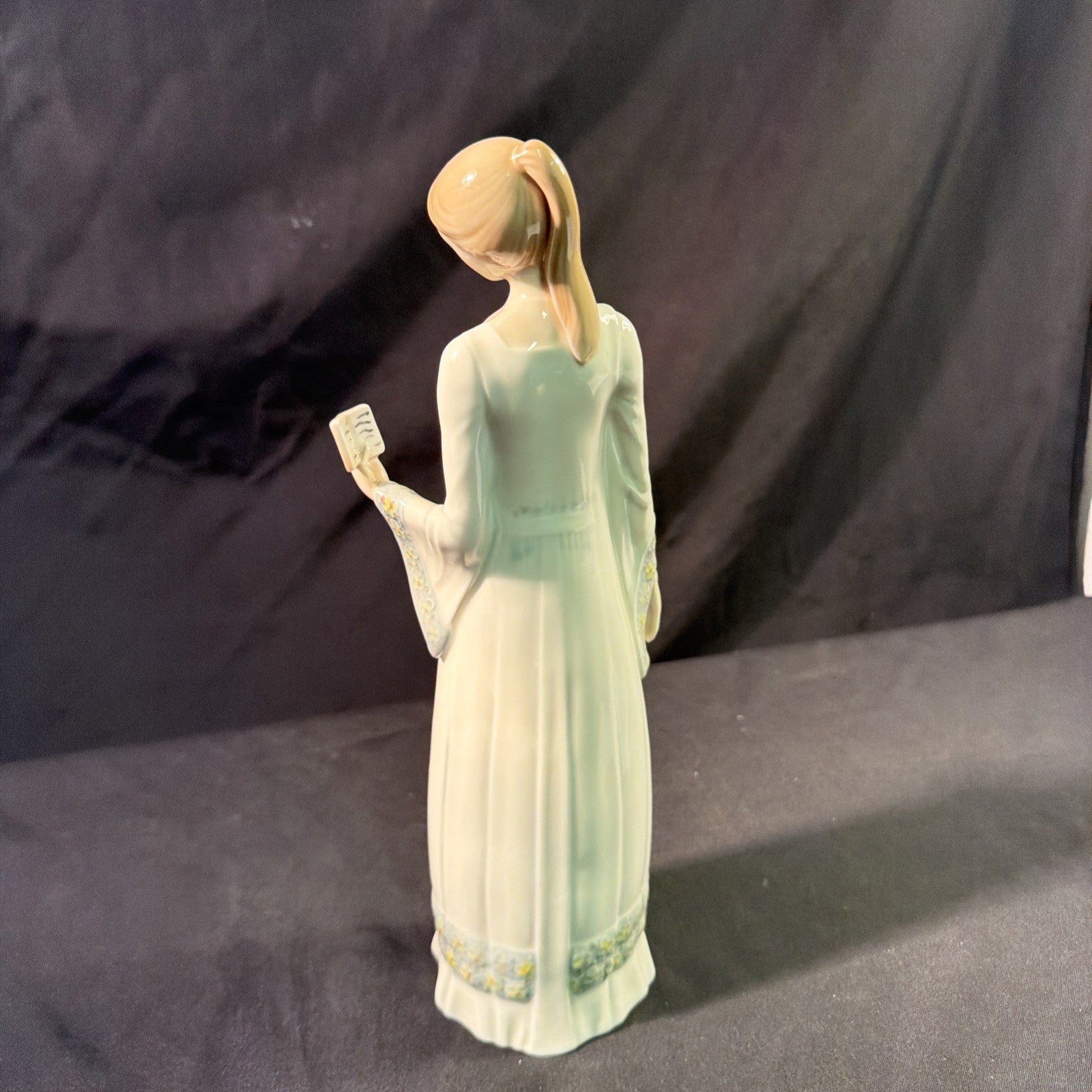 Royal Doulton Reflections "Secret Moment" #3106  30cm Tall Ex. Cond. - (2077) 