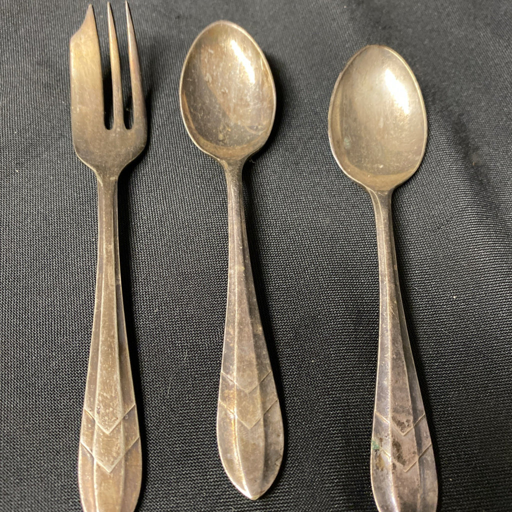 1930's Yeoman Plate EPNS 2 x spoons & 1 x Cake Fork - (1701)