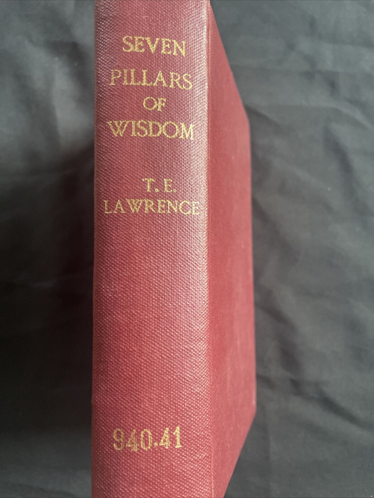 BOOK - Seven Pillars of Wisdom T.E Lawrence 1940 print with preface - (9510)