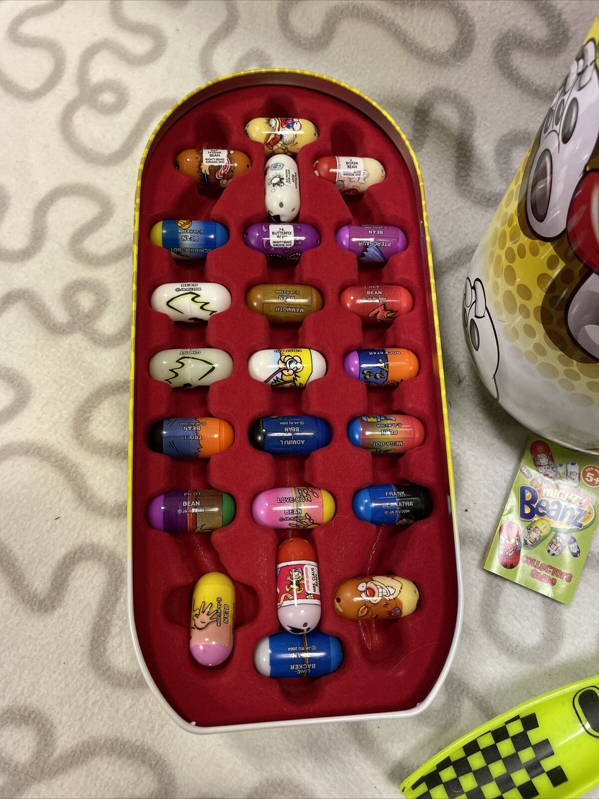 Cheetah Bean Collector Tin 51  Assorted Mighty Beanz