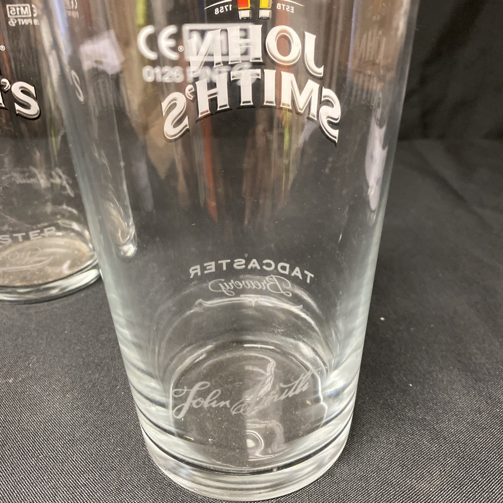 2X John Smiths Pint Glasses Lager Beer Bitter Drinks Home Bar Pub Party -(1327)