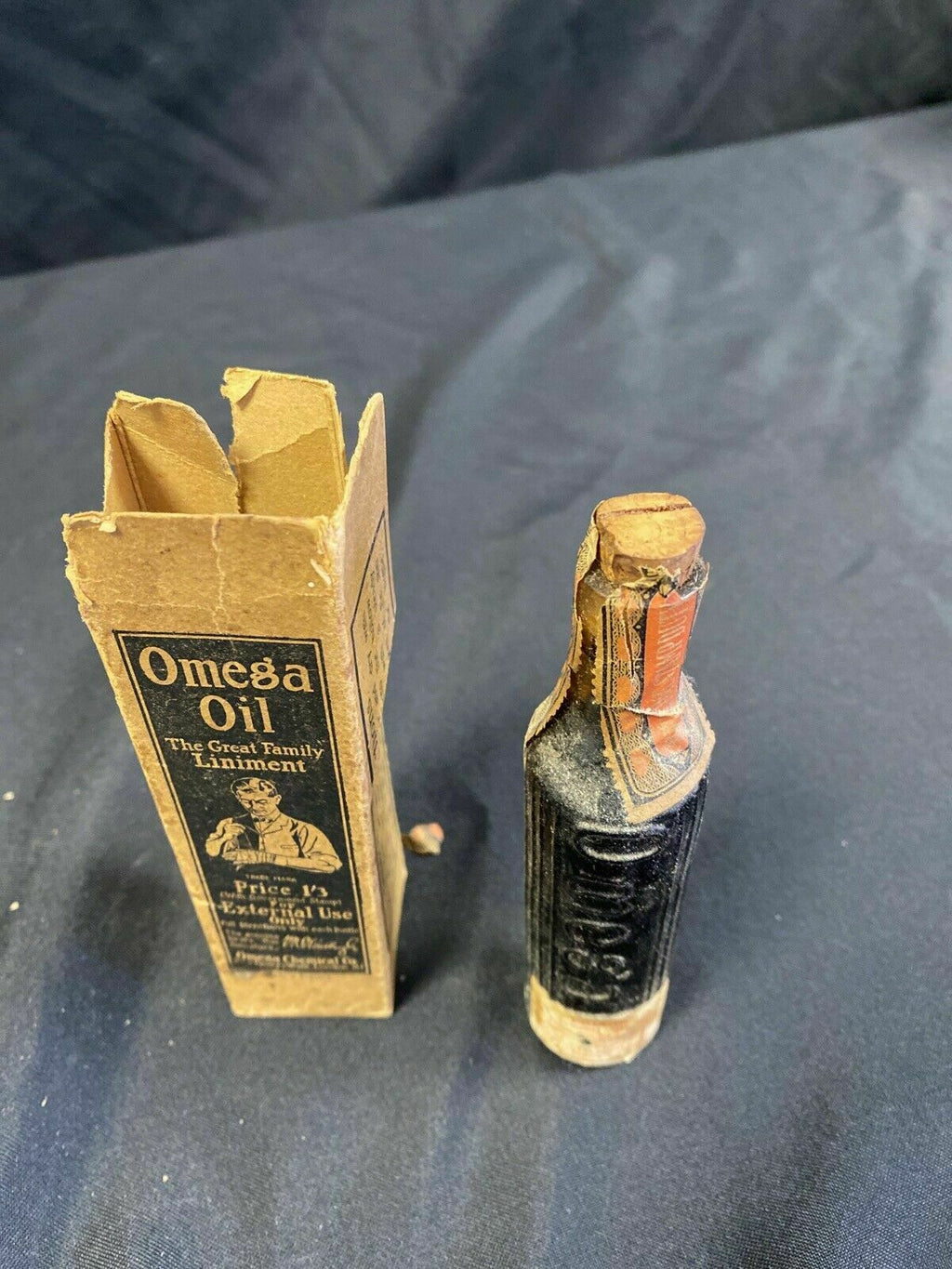 Antique Poison Medicine Bottle Full sealed ->100 yrs.  OMEGA OIL - London -(6602