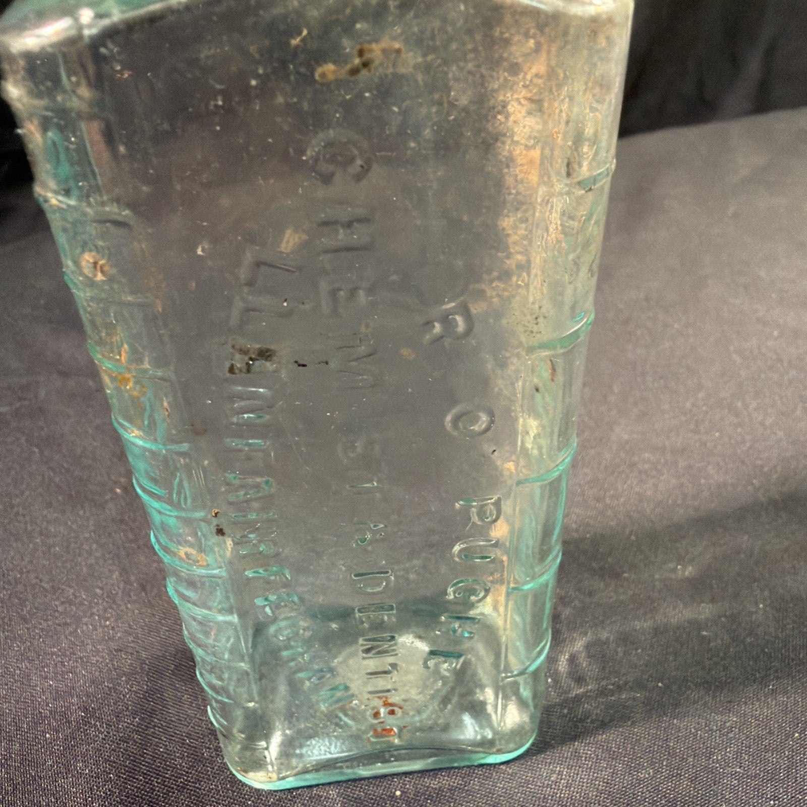 Antique Glass Bottle R.O. Pughe Chemist & Dentist Llanfairfechan Wales - (2016)