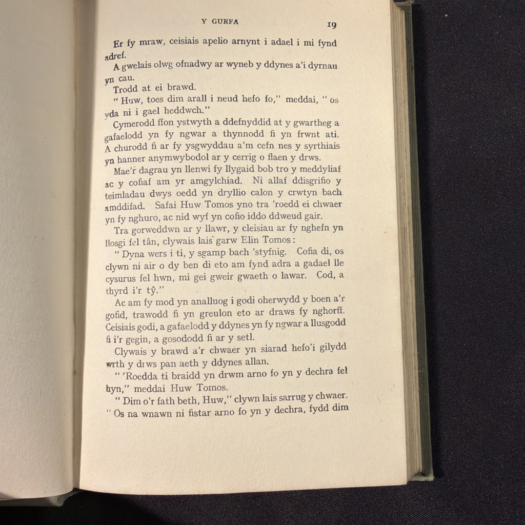Dialydd Bach Plwyf Rhoslydan, J R Lloyd Hughes - Welsh Language book - (1863)