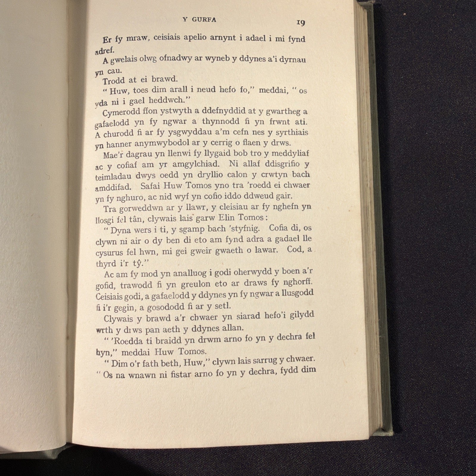 Dialydd Bach Plwyf Rhoslydan, J R Lloyd Hughes - Welsh Language book - (1863)