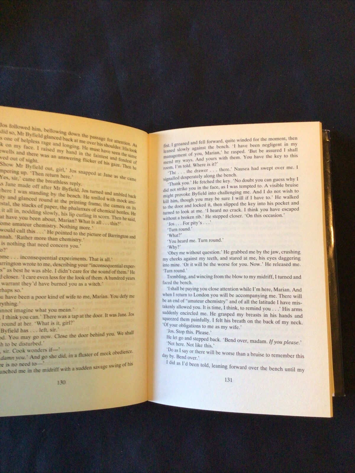 BOOK - CAUGHT IN THE LIGHT - Robert Goddard Hardback 1998 - (8663)