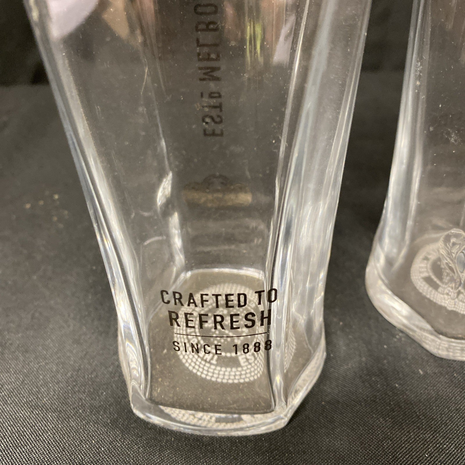 2X Fosters Etched Pint Glasses Lager Drinks Home Bar Pub Party (1335