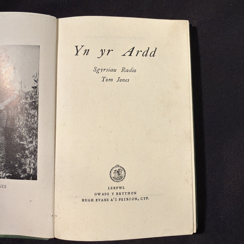 Yn yr Ardd, Sgyrsiau Radio, Tom Jones - Welsh Language book - (1862)