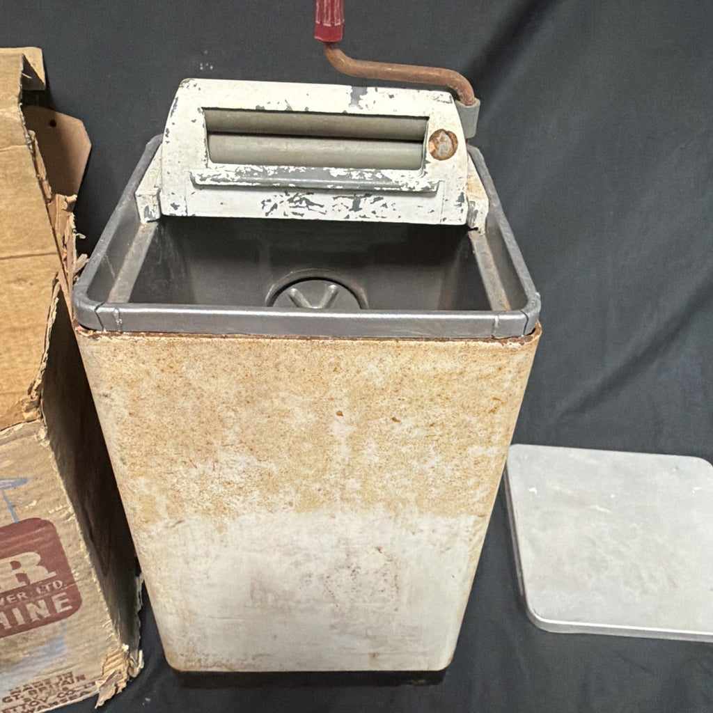 Mettoy Model Hoover Washing Machine 1950's Large Collectable  (2313)