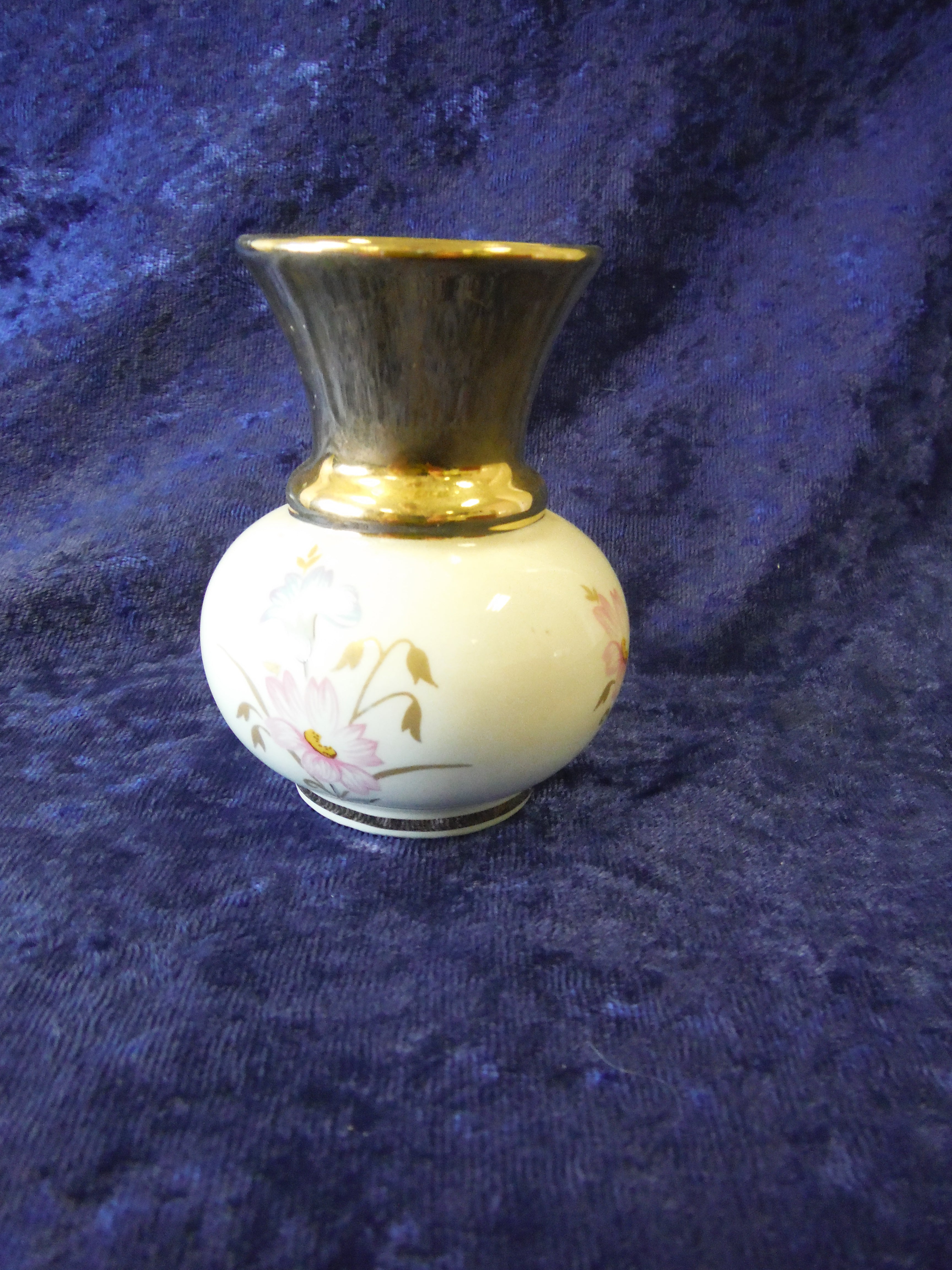 Prinknash Pottery Gloucester Small Vase 24 Carat Gold neck - (6759)