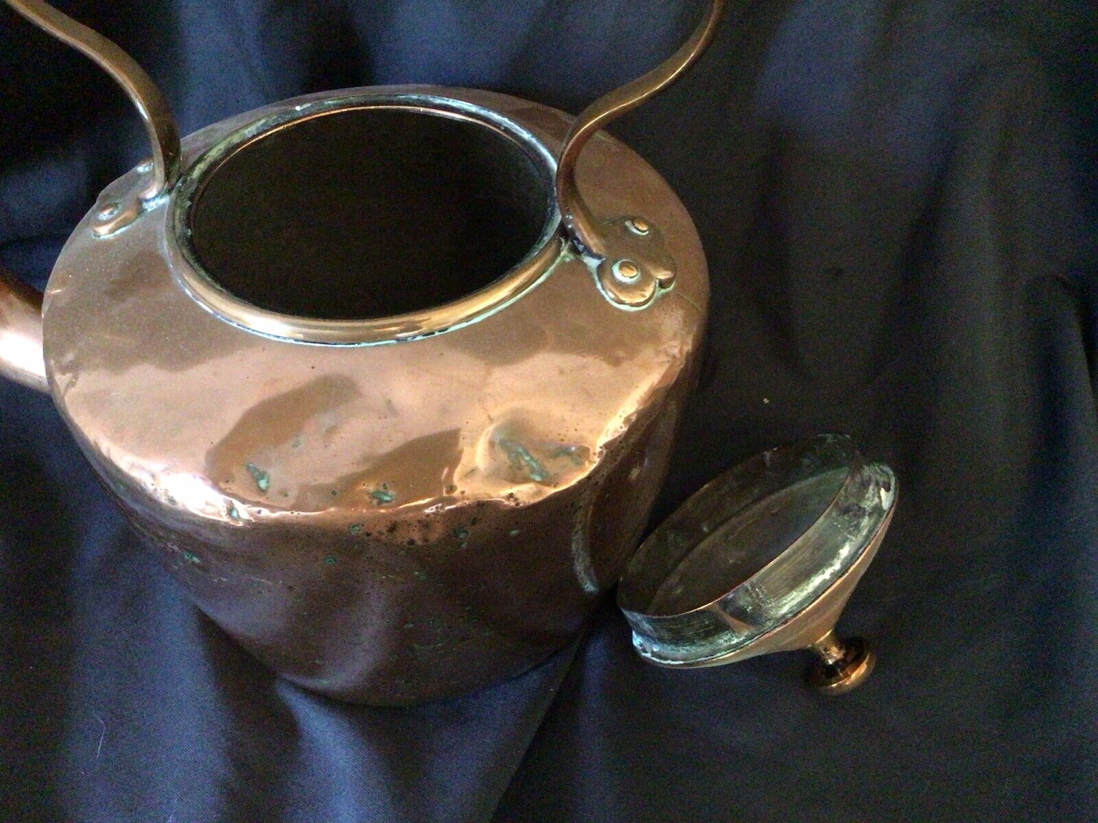 Kettle VERY heavy copper antique kettle nice patina - (8603)