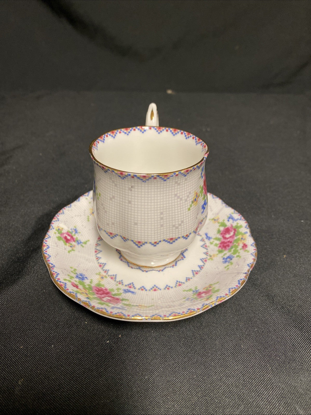 Royal Albert Bone China Petit Point RD778676 Tea Cup & Saucer - (1760)