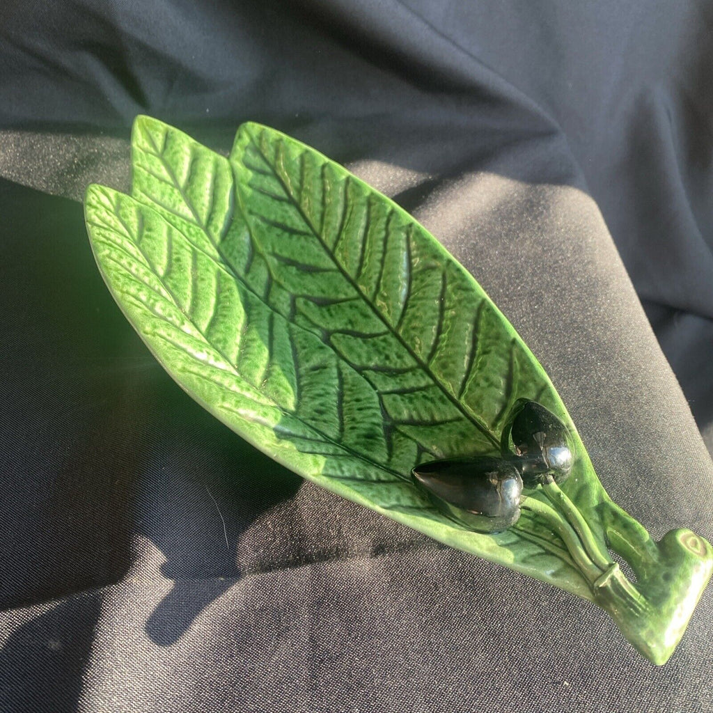 Ceramic olive dish - Caldas da Rainha Aires C Leal Portugal - (9165)